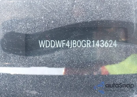 2016 Mercedes-Benz C 300 Luxury/Sport z USA, uszkodzony, nr VIN WDDWF4JB0GR143624